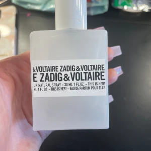 Zadig&voltaire parfym 30ml - Parfymen luktar jättegott och håller länge men kommer tyvärr inte till användning då jag har andra nypris på kicks:725 mitt pris:450 