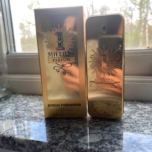 One million parfum 100 ml från början men nu är det mellan ca 1/4 och 1/5 kvar skulle jag säga, ni får avgöra själv på bilden. Jag är också öppen för byten