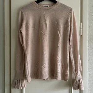 Soft goat stickad - Stickad tröja från soft goat, knappt använd!  100% kashmir