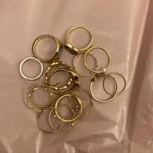 Kontakta mig om hur många du vill köpa 💗Mystery ringar (det finns 18 kvar) guld, silver etc. köpt är köpt ❤️ 