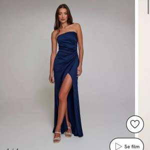 söker denna (eller liknande) klänning i storlek 34 