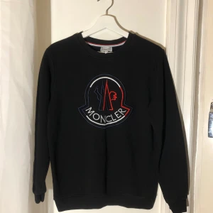 Moncler Sweater - Strl S bredd 50cm längd 65cm