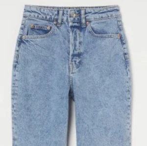 Jeans  - Högmidjade jeans från hm i storlek 38. Super fina!  Mom jeans ultra high waist från H&M  Boyfriend jeans