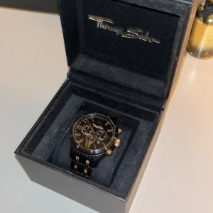 Thomas Sabo klocka  - Sjukt snygg Thomas Sabo klocka. Allt medföljer i köpet inklusive extralänkar och kvitto