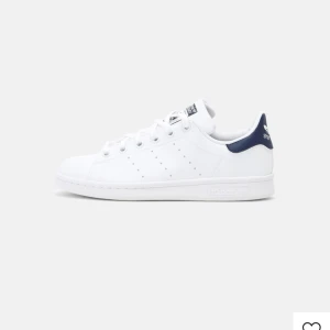 Stan Smith  - Säljer nu dessa Stan Smith skor!! Använda 5 gånger och köptes i somras🥰 Nypris är runt 900💘