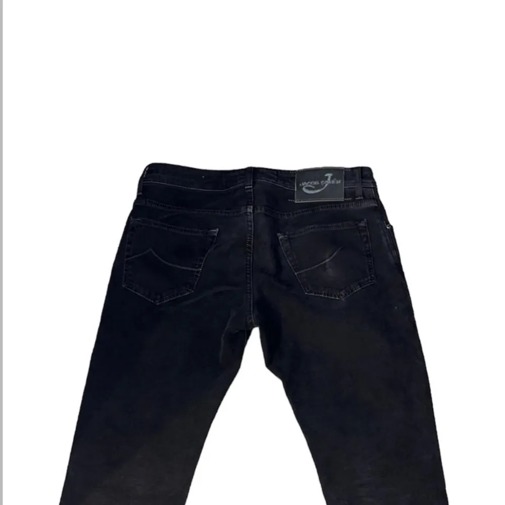 Grymt skick utan defekter! Nypris på 4000kr. Hör av er vid frågor & funderingar🤝. Jeans & Byxor.