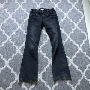 Säljer jeans från Gina Young! Fint begagnat skick💗 Säljer pga dom är för korta för mig. Orginalpris 349kr säljer för 150kr!