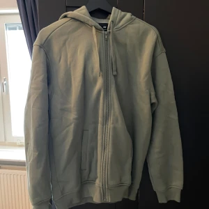 Hm hoodie - Grön hoodie från hm i stl S