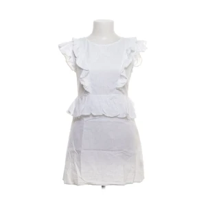 Vit klänning  - Vit klänning perfekt till studenten, skriv för egna bilder 