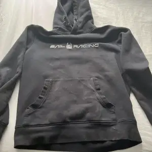 Sail Racing hoodie, mycket bra skick och är perfekt inför våren och sommaren, pris kan diskuteras
