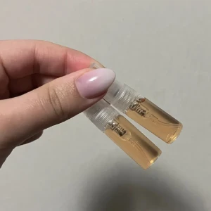 Testers dupe ”Kilian don’t be shy” 😍✨ - Obs! Klon av ”Kilian don’t be shy ” i 3ml i glas flaska doftar magiskt, vill även påstå att denna doftar starkare än kilians egna då den inte höll så länge på mig men denna håller och doftar starkare (samma doft men mer intense)😍😍😍 har 6 st (59kr/st)