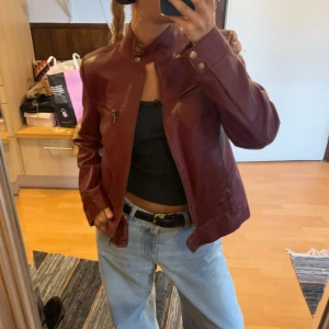 Röd läderjacka - Ascool  moto - skinnjacka ❤️‍🔥❤️‍🔥 topp skick, köpt vintage