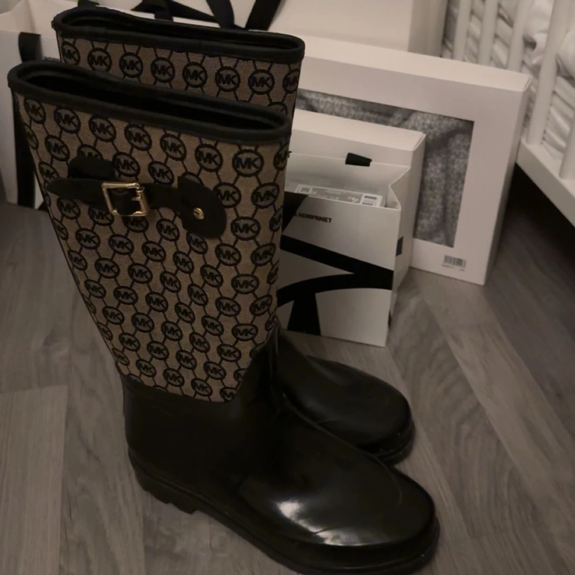 Micheal kors stövlar  - 90