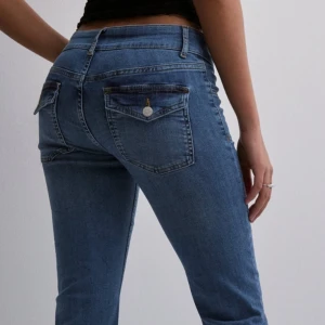 Jeans - Hej tänkte sälja mina jeans har inte använt dom köpte den i januari för sommaren men har inte använt den så tänkte sälja istället. 