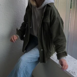 Manchester jacka  - Grön manchester jacka från Zara! Knappt använd. Skriv för fler bilder 🩷