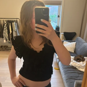 Topp zara - Snygg topp från zara, helt oanvänd med prislappen kvar💘nypris 329, slutsåld 