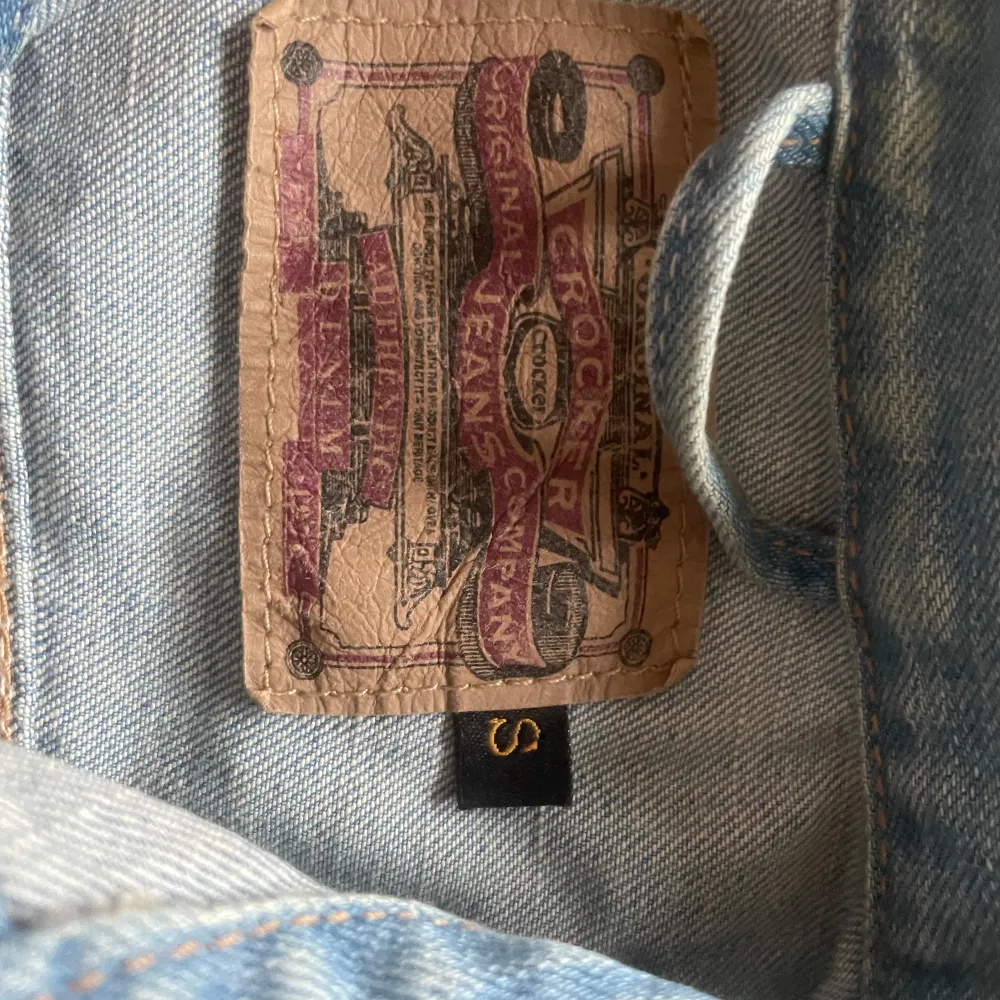 Levis jeans Jacka i storlek xs. ❣️❣️ Säljer för är för litet och inte kommer till användning. . Jackor.
