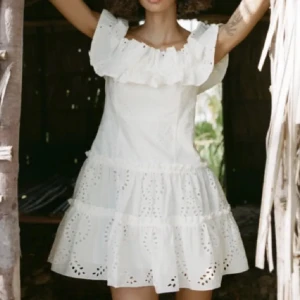 Vit klänning från zara - Söt klänning till sommaren 