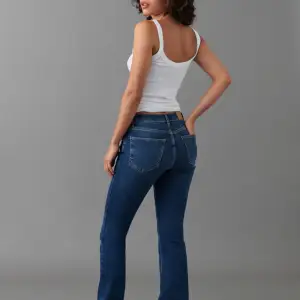 Säljer mina populära lowwaist bootcut jeans från Gina liten defekt på baksidan, pris går att diskutera nypris 500