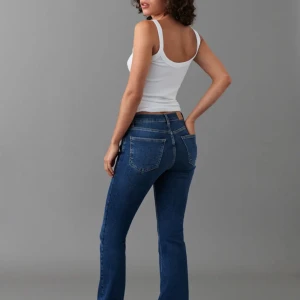 Lowwaist bootcut mörkblå  - Säljer mina populära lowwaist bootcut jeans från Gina liten defekt på baksidan, pris går att diskutera nypris 500