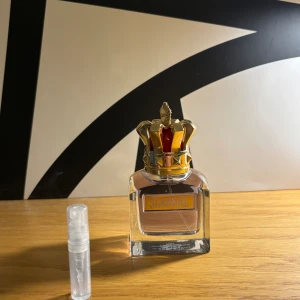 JPG scandal sample - Säljs i 1 ml. Aromatisk och söt vinterparfym som passar tonåringar🍮🥮