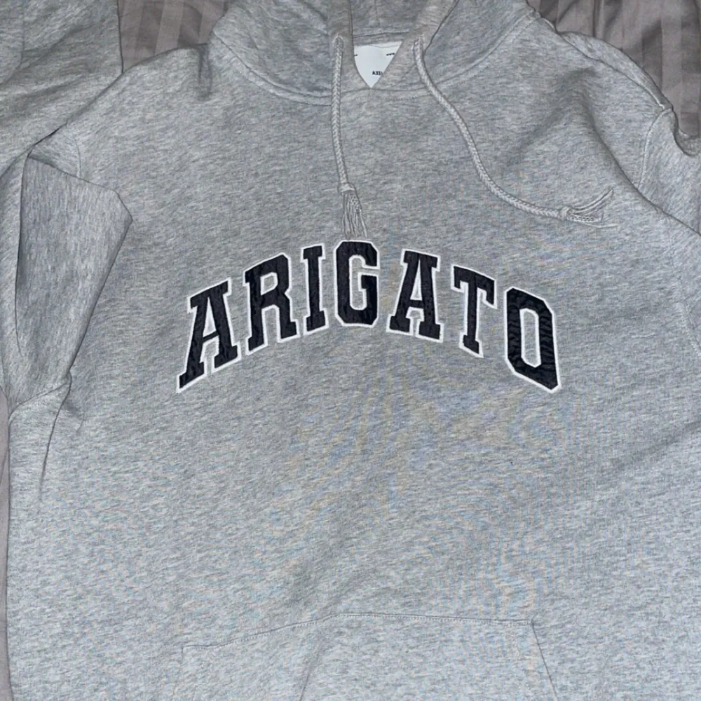 Yo, säljer en arigato hoodie för ett super pris då den ej kommer till användning. Skick 10/10 inge deffekter på nåt vis. Byten fungerar. Hoodies.