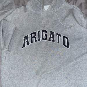 Yo, säljer en arigato hoodie för ett super pris då den ej kommer till användning. Skick 10/10 inge deffekter på nåt vis