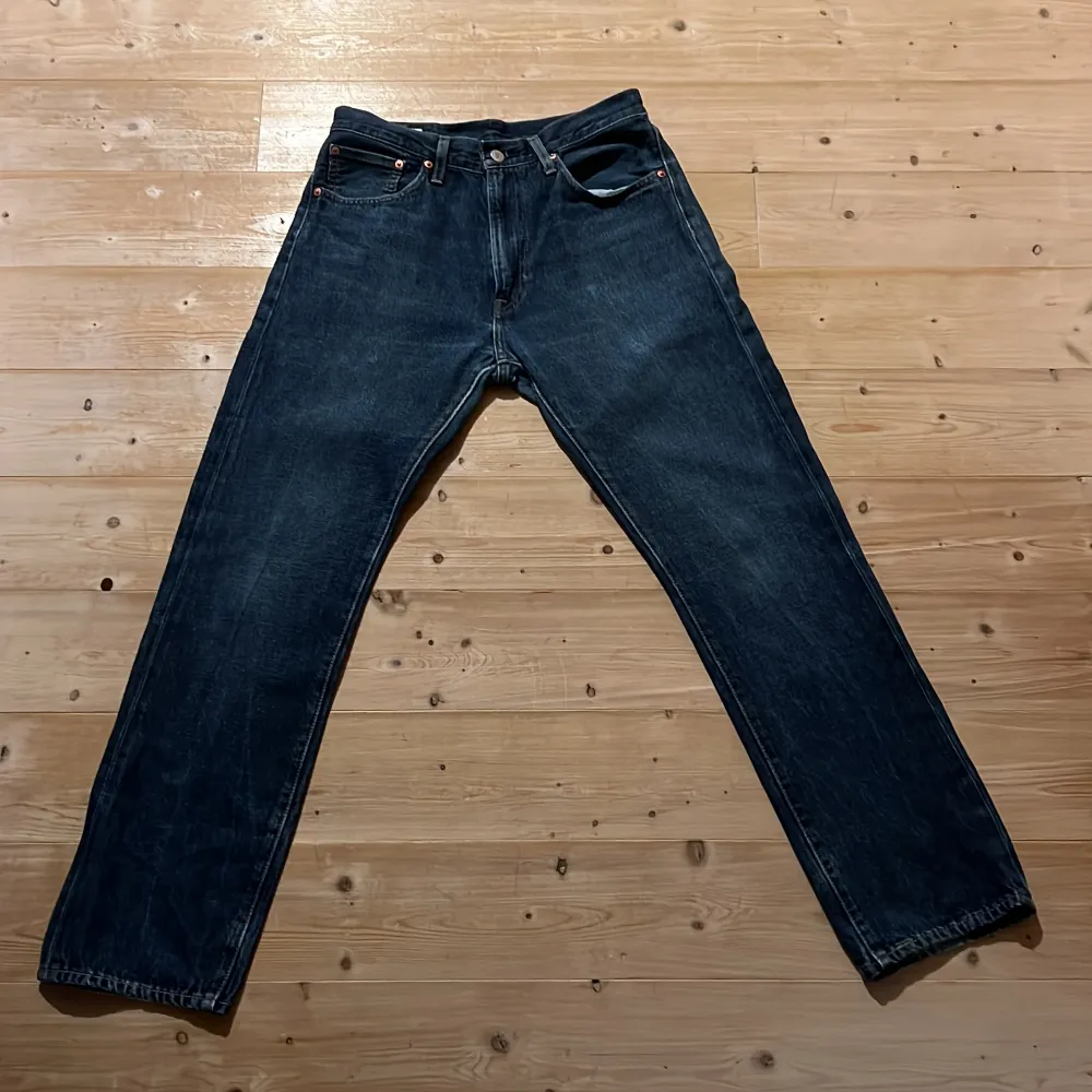 Jag säljer nu mina Levis 551 jeans i storlek W31 L32 då de inte har kommit till användning för att jag växte ur de väldigt fort så de i bra skick. Pris kan diskuteras vid snabba affär. (Ordinarie pris 1299 kr). Jeans & Byxor.