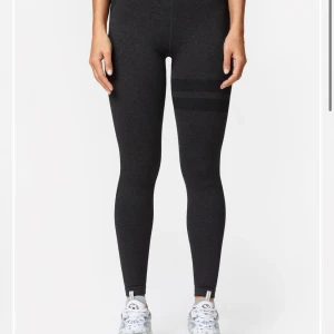 Stronges tränings byxor - Hejj säljer mina stronges byxor köpa för 700 säljer för 350💕strlk xs/s skriv för fler frågor eller annat pris kan diskuteras 