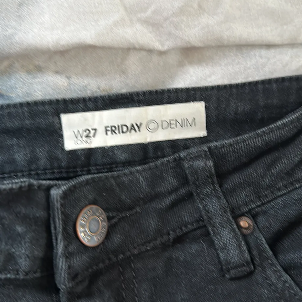 Jeans från Friday! Aldrig andvänt . Jeans & Byxor.