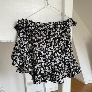 Kjol 💞 - Gullig kjol som även går att använda som topp till sommaren❤️