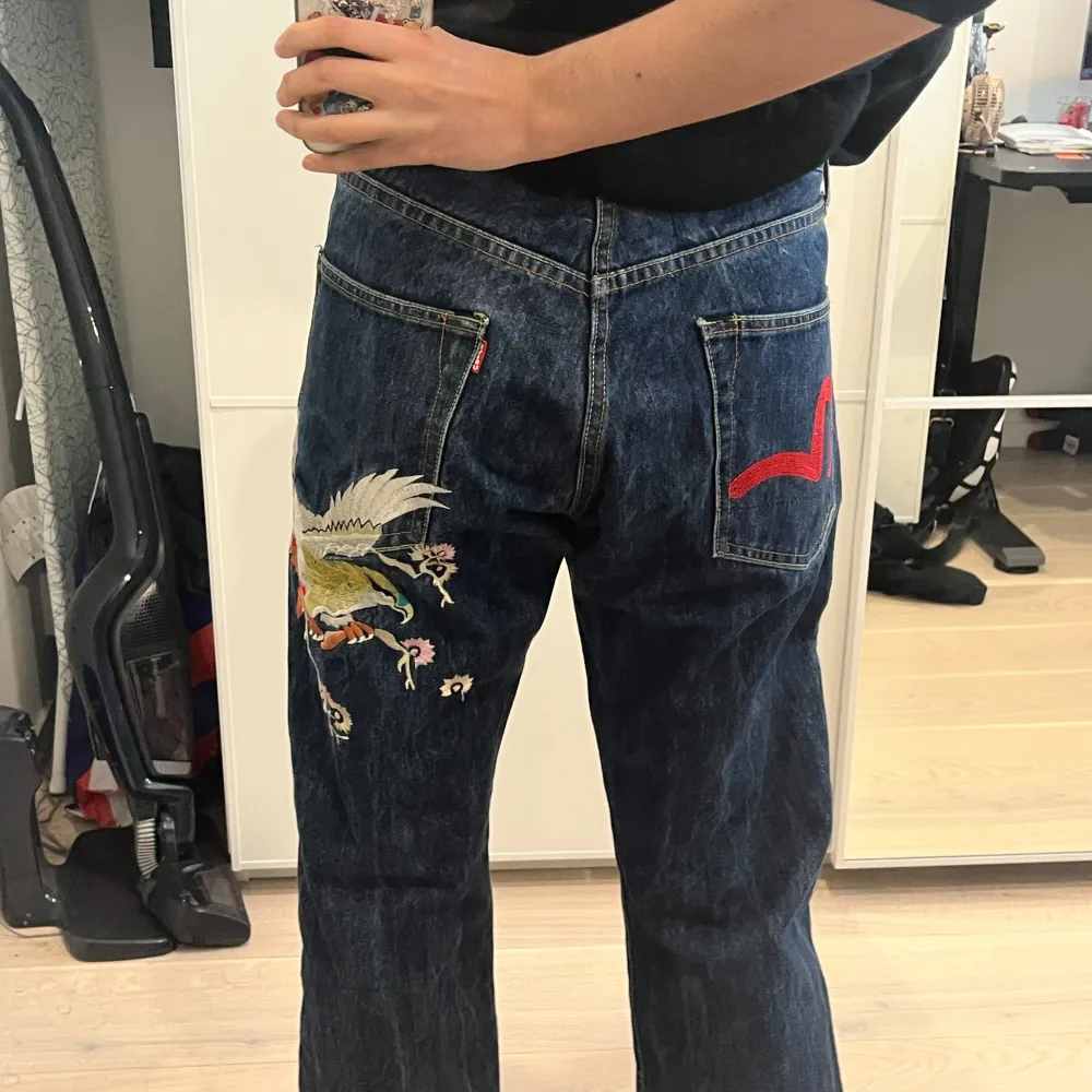  Evisu jeans med broderad fågel. Jeans & Byxor.
