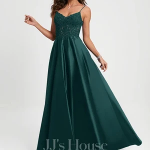 Balklänning - Fin balklänning. Endast använd vid ett tillfälle. Mörk grön färg. Säljer då jag inte har användning av den längre. Passar storlek Xs/s