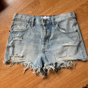 Shorts - Jeans shorts från Zara, fint skick😊
