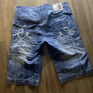 Jeans shorts - Snygga oanvända kortbyxor från kosmo. Hör av dig för mer information!