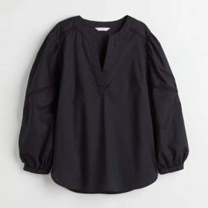 Jättefin svart blus från H&M i storlek S använd 2 gånger😍