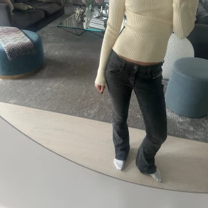 Zara tröja  - Säljer denna fina zara tröja i nyskick endast använd 1 gång. Har dessvärre klippt av etiketten 