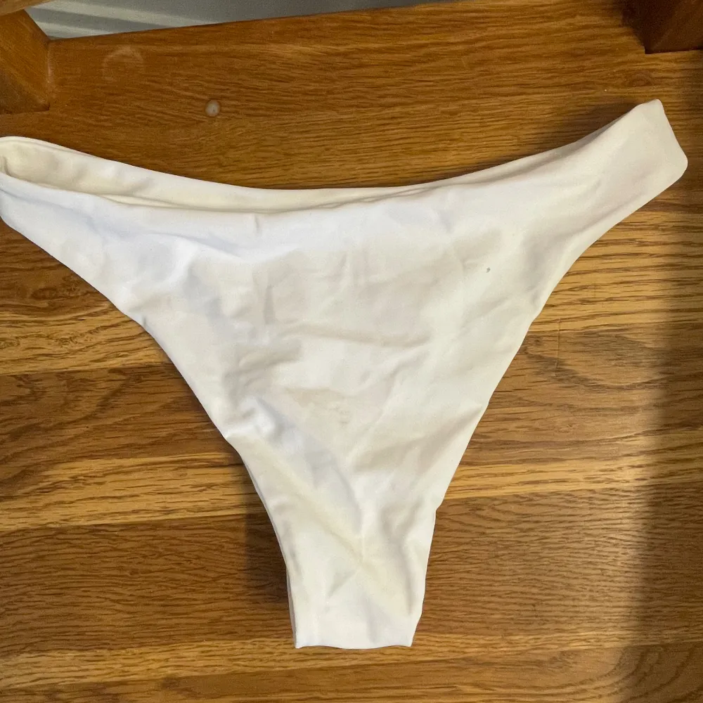 Säljer nu min vita bikini underdel från shein . Övrigt.