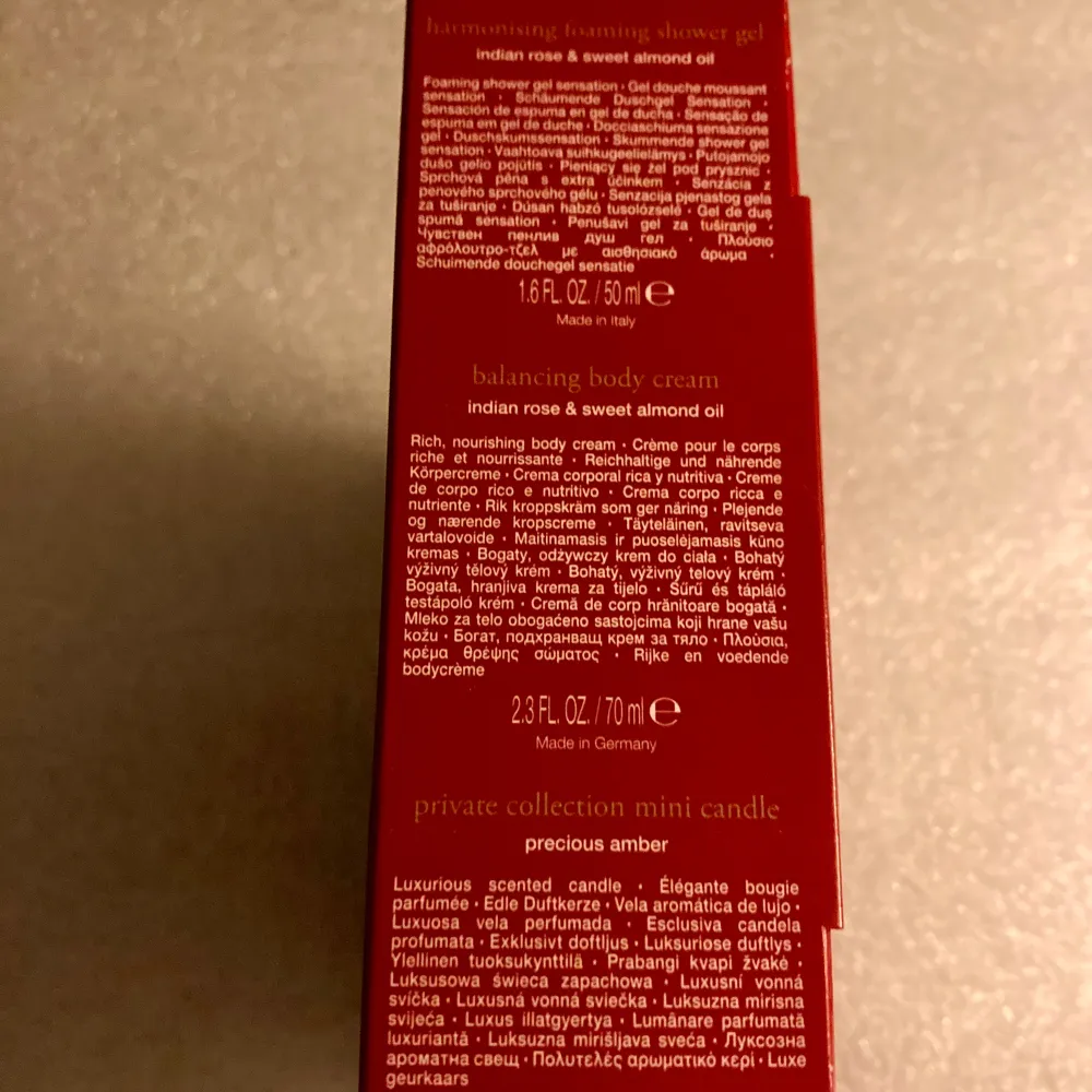 Nytt Gåvoset Fr Rituals;  ”Our 3 Body & Home Bestsellers: 1. Harmonising Foaming shower gel (Indian rose & sweet almond oil) 50 ml 2. Balancing Body cream (Indian rose & sweet almond oil) 70 ml 3. Private collection mini candle (precious amber) 25 g. Övrigt.