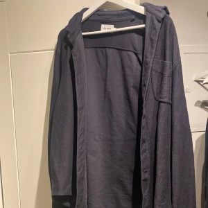  Overshirt EastWest, L - Säljer nu en snygg overshirt från EastWest i mycket bra skick! Storleken är L och nypris är 1200kr