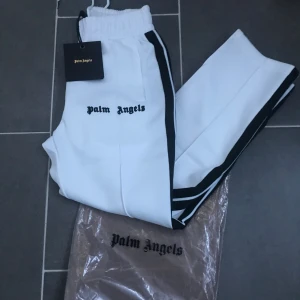 Palm angels byxa - Hej nya byxor som ja köpte men ville inte ha oanvänd i tio skick pris kan diskuteras 