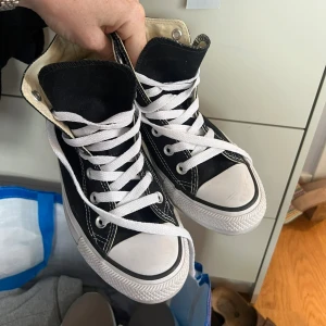 Converse - Svarta converse näst intill oanvända storlek 37. 
