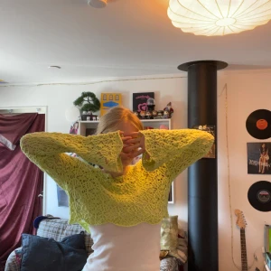 Bright green Long Sleeve Knitted Top - Från NewYorker, storlek Medium, oskadad och knappt använd sedan inköp, tvättas i 30 grader! 