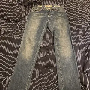 Säljer mina Jacob Cohen jeans som köptes hör på plick, säljer för de inte passar mig, kan även byta