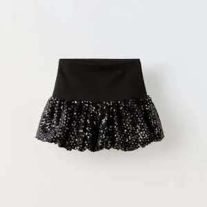 Fest topp/kjol - Kjol från zara barn avdelning, men fin att använda som top, endast använd en gång 💕 om man vill använda som top skulle jag säga att den passar xs/s💕 slutsåld på hemsidan