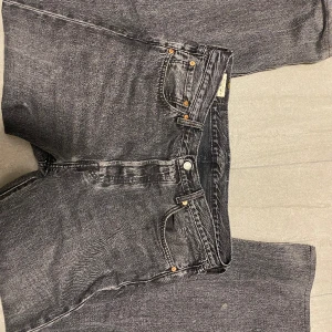 Levis 501 jeans - Hej säljer mina levis jenas i färgen svart hör av er vid fler frågor 