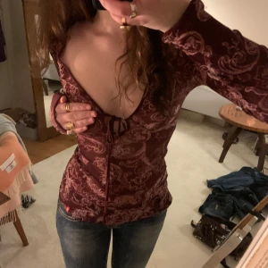 esprit blus - cool blus från esprit tyvärr inte använd av mig. är i ett tunnt material så passar bra till sommarn eller våren💗 använd gärna köp nu 