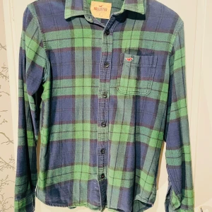 Skjorta  - Jätte fint skjorta,storlek är M. Hollister Marke .