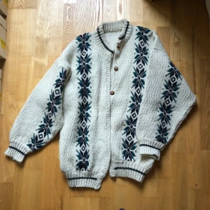 vintage kofta  - Väldigt häftig vintage kofta i bra skick. 