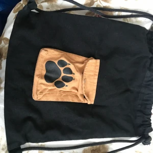 Gympapåse  - Säljer nu min första idrottsväska som jag har haft. Den är köpt från Kolmorden zoo för 2 år sedan. 